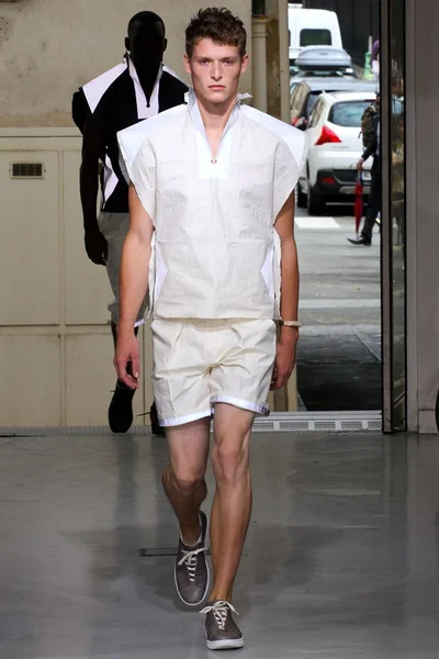 Look 32